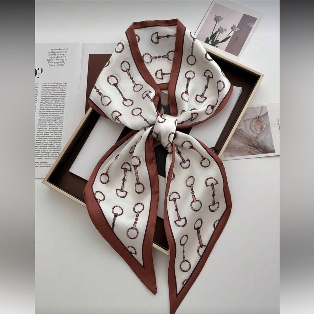 Elegant Brown and White Scarf M639